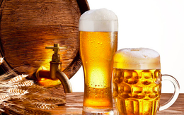 1001 thắc mắc: Vì sao bia ít được đóng trong chai nhựa?