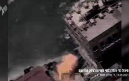 Khoảnh khắc Israel làm nổ tung tàu ngầm không người lái của Hamas
