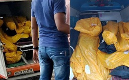 Đau lòng hình ảnh 22 thi thể bệnh nhân COVID-19 chất đống trên xe cấp cứu