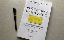 “Đường cong hạnh phúc”: Cẩm nang nhân văn, hướng dẫn tìm lại hạnh phúc tuổi trung niên