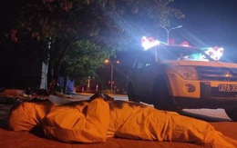 Tâm sự nghẹn lòng của nhân viên y tế mặc bảo hộ chống dịch Covid-19 nằm ở vệ đường