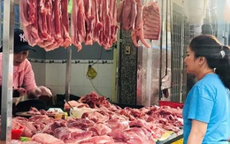 Thịt lợn hơi đang giảm giá nhưng chợ và siêu thị vẫn bán giá trên trời