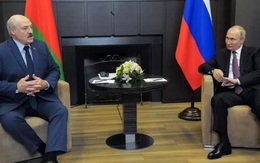 Tổng thống Belarus cho Nga xem tài liệu quan trọng