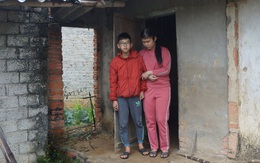 Ông Đoàn Ngọc Hải làm từ thiện ở Nghệ An: Chu cấp tiền hàng tháng cho 2 mẹ con mù, u não