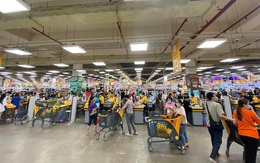 Chợ, siêu thị ở Sài Gòn đông kín người ngày cuối tuần