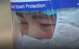 Clip: Cận cảnh nhân viên y tế lấy mẫu xét nghiệm Covid-19 giữa trời nóng 40 độ C ở Bắc Ninh