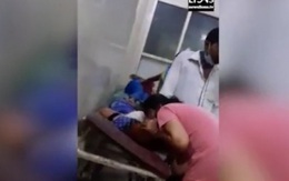 Đau lòng cảnh con gái cố hà hơi thổi ngạt cho người mẹ mắc Covid-19 vừa qua đời