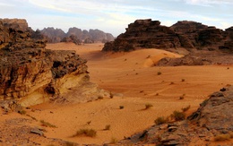 Bí ẩn 'rợn người' về pháo đài 'ma' tồn tại trên sa mạc cách đây 6000 năm