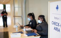 CDC Mỹ phát hiện nguyên nhân bất ngờ gây phản ứng vaccine COVID-19