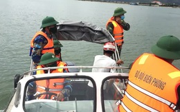 3 ngư dân bất ngờ phát hiện "kho báu" kim loại dưới đáy biển Quảng Bình