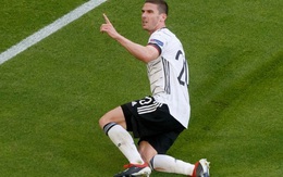 Tiền vệ tuyển Đức có màn trả thù ngọt ngào với Ronaldo sau trận thắng tuyển Bồ
