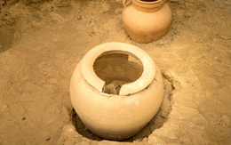 Phát hiện chiếc bình gốm 2300 năm tuổi ẩn giấu lời nguyền tác động lên ít nhất 55 người
