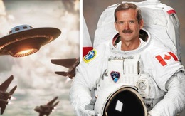 Phi hành gia Chris Hadfield nói gì về UFO?