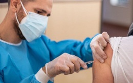 Liệu Anh có thể đánh bại biến thể Delta nếu chỉ dựa vào vaccine Covid-19?