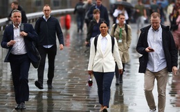 Covid-19: Canh bạc mở cửa kinh tế