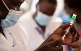 Nghịch lý vaccine COVID-19 hết hạn ở cả châu Phi, Đông Âu