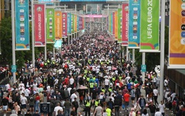 Bảo vệ sân Wembley nhận hối lộ, 5.000 người tràn vào làm loạn chung kết EURO 2020