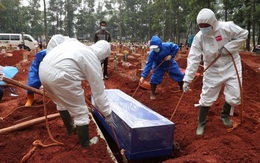 Bệnh viện quá tải, Indonesia đang rơi vào “hố đen” Covid-19 giống Ấn Độ