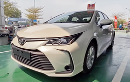 Toyota Corolla Altis 2021 bất ngờ về đại lý ở Việt Nam: Máy 2.0L nhưng nội thất sơ sài hơn Vios bản dịch vụ