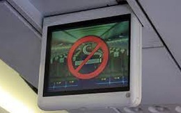 Tại sao trên máy bay cấm hút thuốc lá nhưng vẫn trang bị gạt tàn?