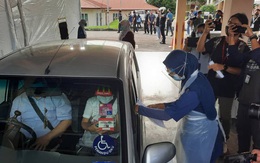 Từ "miễn đăng ký" đến "gõ cửa từng nhà" để phủ sóng vắc-xin Covid-19