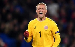 Huyền thoại Peter Schmeichel tin tưởng con trai trước màn “đấu súng”