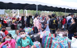 Lào lo ngại khi số người lao động mắc Covid-19 từ Thái Lan về tăng cao