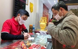 Giá vàng tụt dốc, nhà đầu tư lỡ 'ôm' giữ vàng 1 năm qua lỗ thảm hại