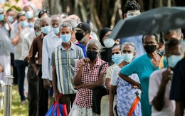 Covid-19: Một quốc gia cương quyết không phong tỏa, muốn "vượt dịch bằng vaccine và Chúa trời"