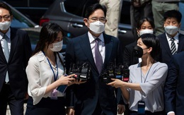 'Thái tử Samsung' được ra tù sớm: Covid-19, cuộc khủng hoảng thiếu chip và thế tiến thoái lưỡng nan của Tổng thống Hàn Quốc