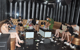 Khởi tố chủ và quản lý quán karaoke cho gần 50 khách mở tiệc ma túy