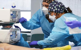 Chuyên gia: Mỹ sắp quay trở lại ‘tình huống đau lòng’ 200.000 ca COVID-19 mỗi ngày