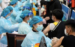 Trung Quốc: Sự thật vụ 2 nhân vật hàng đầu bất đồng về tiêm vaccine và bài toán "Không Covid-19"