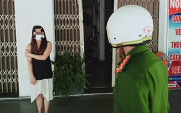 "Giãn cách đặc biệt" ở Đà Nẵng: Vi phạm từ đi xét nghiệm Covid-19 tiện "tám chuyện" đến cắn, đấm cán bộ chốt kiểm soát