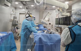 Bệnh nhân COVID-19 người nước ngoài lên cơn nhồi máu cơ tim nặng được cấp cứu thành công