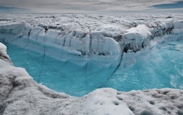 Chuyện chưa từng có: Đỉnh băng Greenland xuất hiện mưa thay vì tuyết