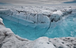 Chuyện chưa từng có: Đỉnh băng Greenland xuất hiện mưa thay vì tuyết