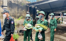 Việt Nam thêm Thêm 10.266 ca mắc Covid-19; Bộ đội, công an mang từng bao gạo, túi cá đến tận tay bà con ở TP.HCM