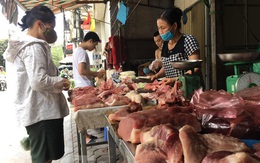 Nghịch lý thức ăn chăn nuôi đội giá, thịt lợn giảm sâu