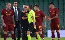 Mourinho bị đuổi ở trận đấu ‘điên rồ’ của AS Roma