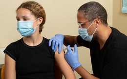 Mỹ: Tặng tai nghe, iPad, học bổng cho trẻ vị thành niên đi tiêm vắc xin ngừa COVID-19