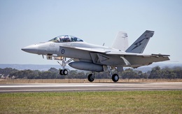 Dù là tiêm kích con cưng của hải quân Mỹ, tương lai của F/A-18 đang rất bấp bênh
