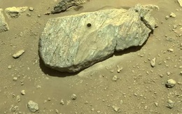 NASA "tóm gọn" mẫu vật Sao Hỏa đầu tiên, chuẩn bị đưa về Trái Đất