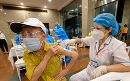 100% người dân trên 18 tuổi được tiêm vaccine Covid-19, Hà Nội có nên nới lỏng các hoạt động?