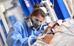 Anh: 99% ca tử vong do COVID-19 là những người chưa tiêm đủ 2 mũi vaccine