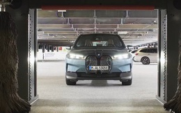 Đỉnh cao của xe tự lái: BMW iX tự đỗ, tự sạc và... tự 'tắm' nhờ dùng công nghệ của một hãng cũng là đối tác với VinFast