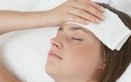 Chườm mát hỗ trợ hạ sốt sau tiêm vaccine COVID-19 nên làm thế nào để hiệu quả?