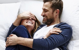 Sau tiêm vaccine COVID-19 có kiêng quan hệ tình dục không?