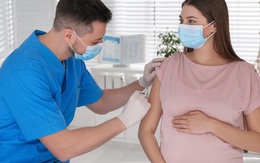 4 điều cần biết cho phụ nữ mang thai tiêm vaccine COVID-19