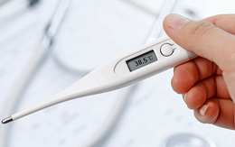 Sốt sau tiêm vaccine phòng COVID-19: Những lưu ý từ chuyên gia